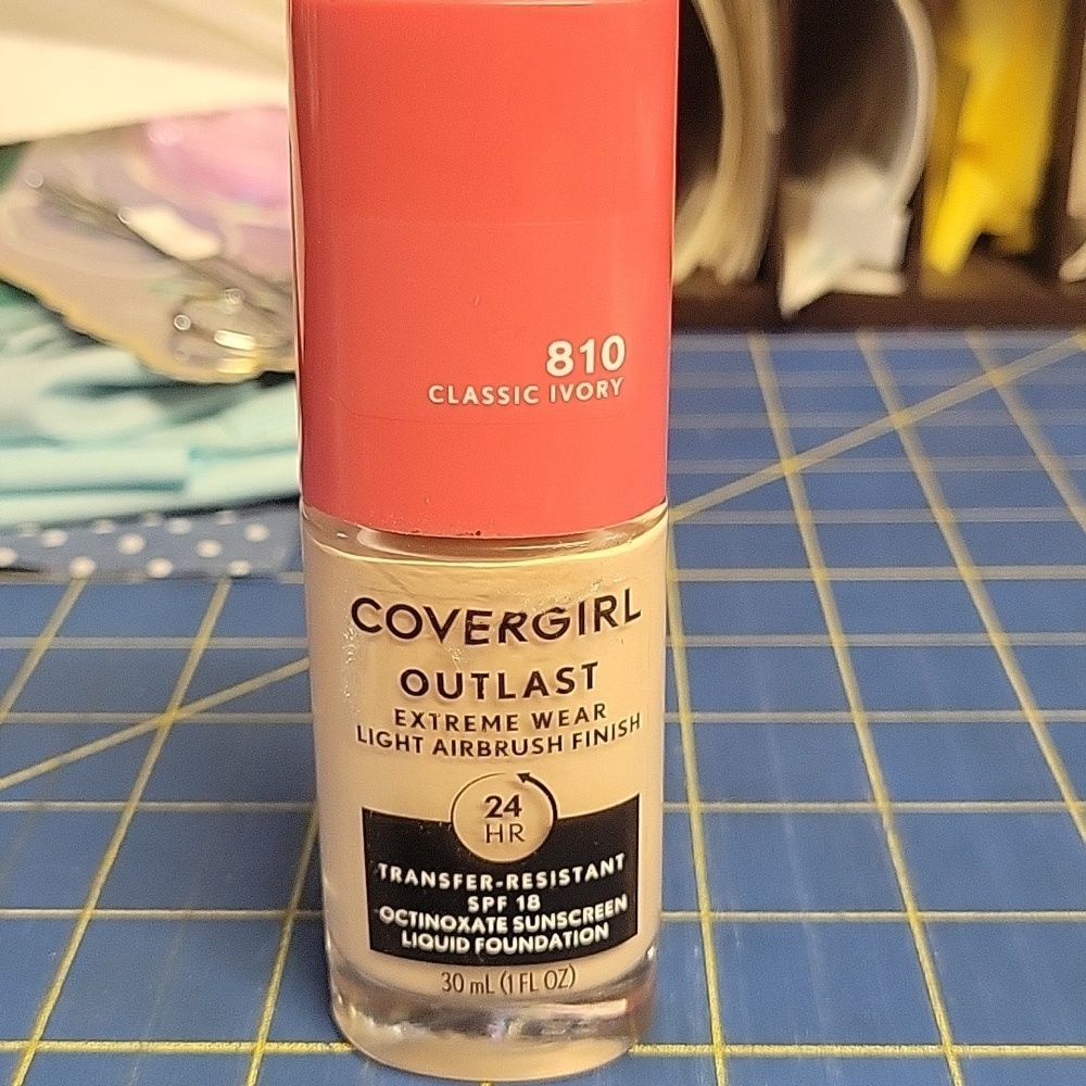 Covergirl Outlast Extreme Wear Foundation - 810 Classic Ivory
